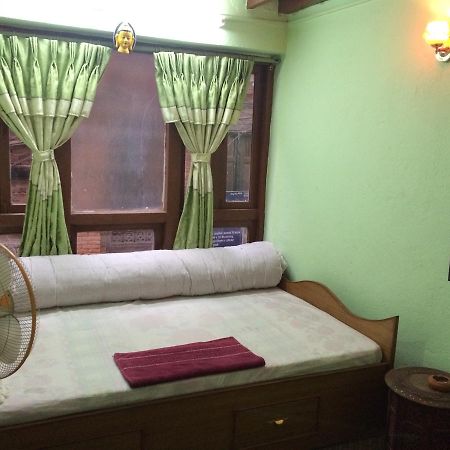 Ajima Guest House Bhatgoan エクステリア 写真