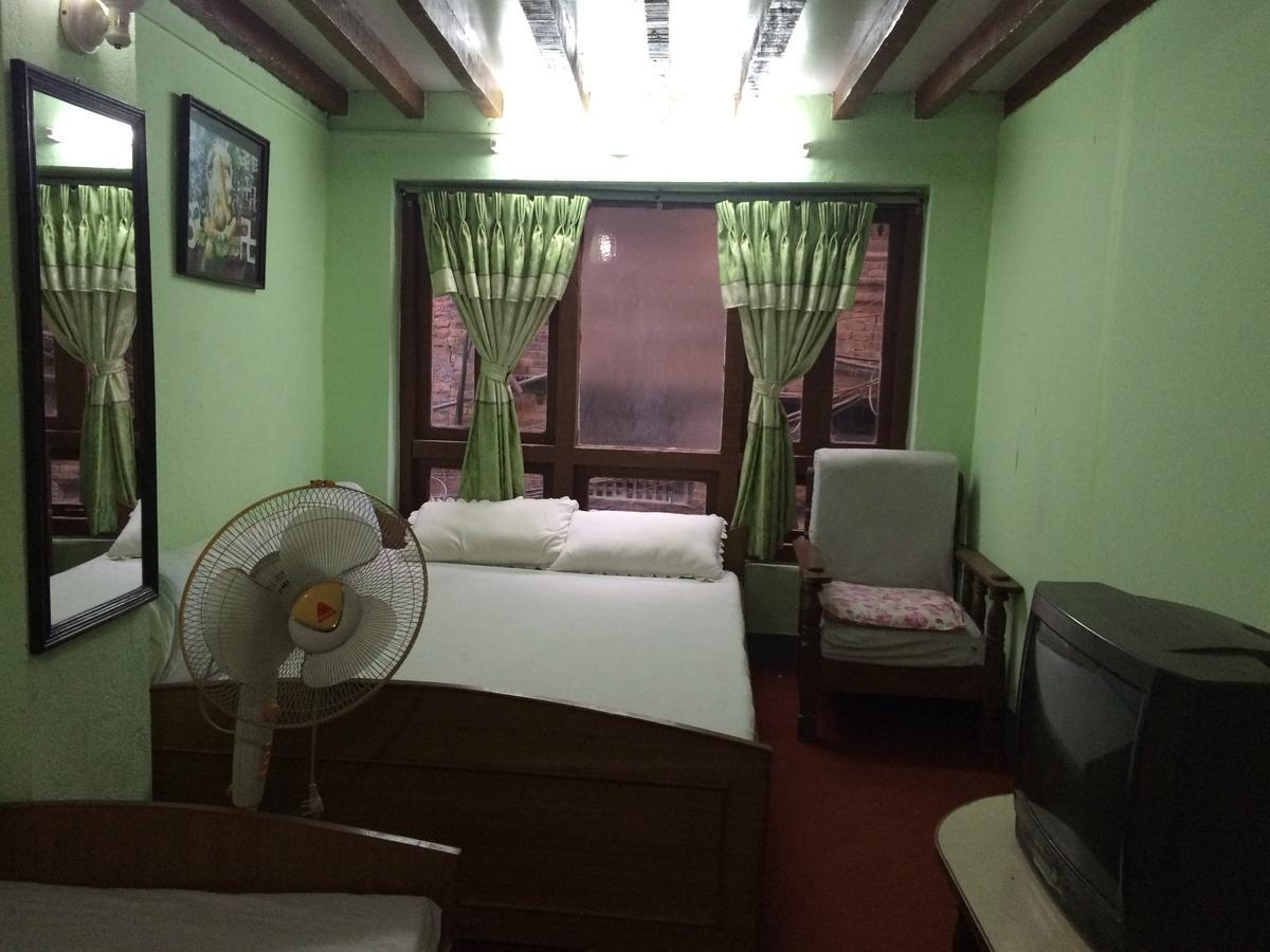 Ajima Guest House Bhatgoan エクステリア 写真